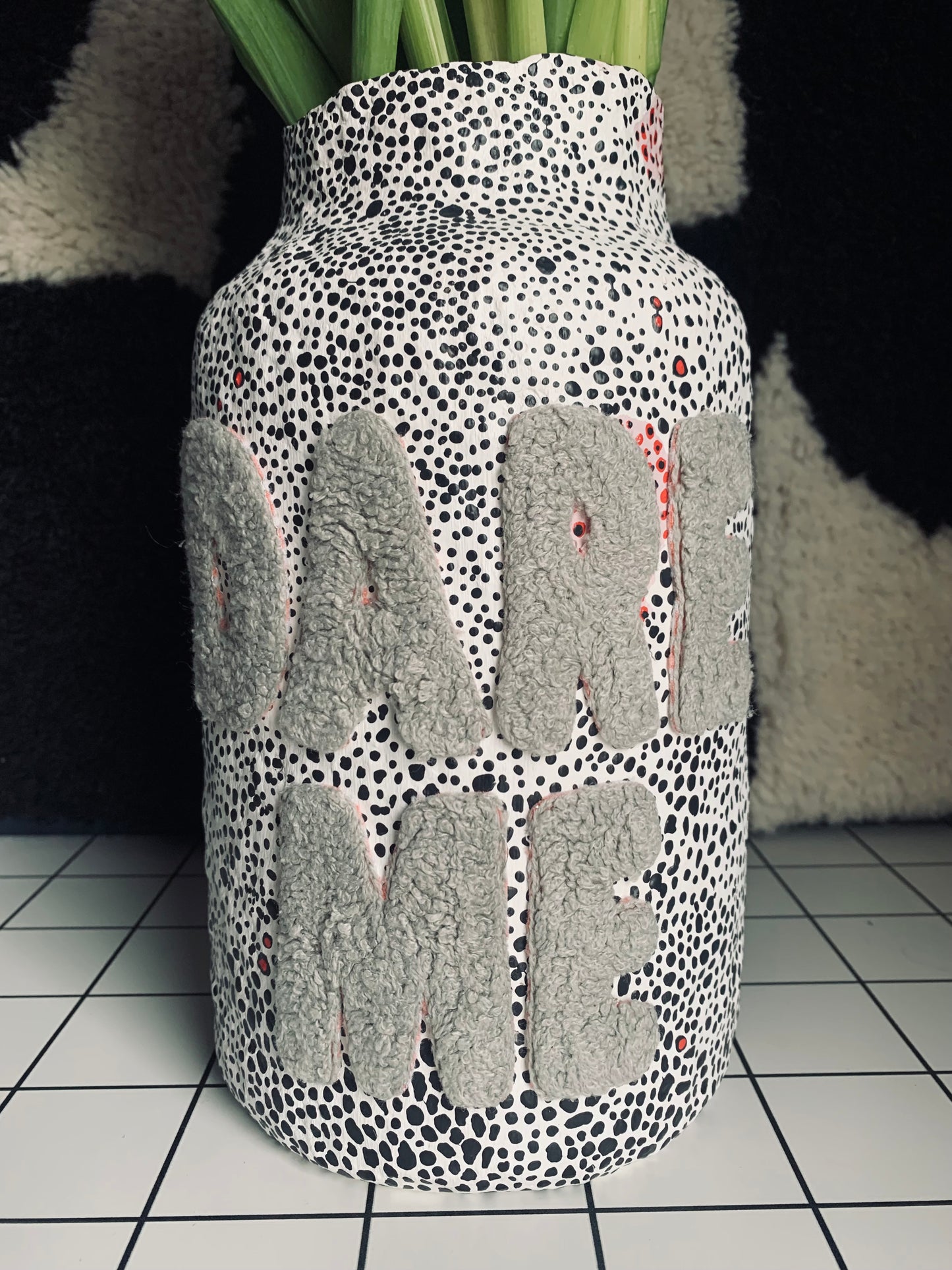 DARE ME vase