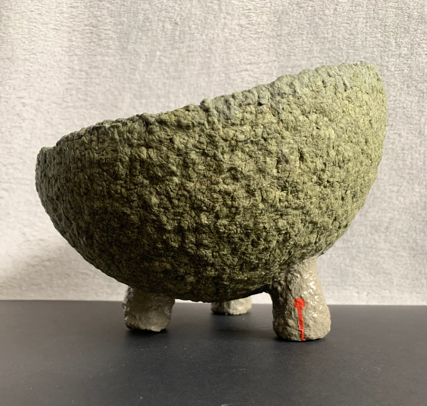 Tilted bowl