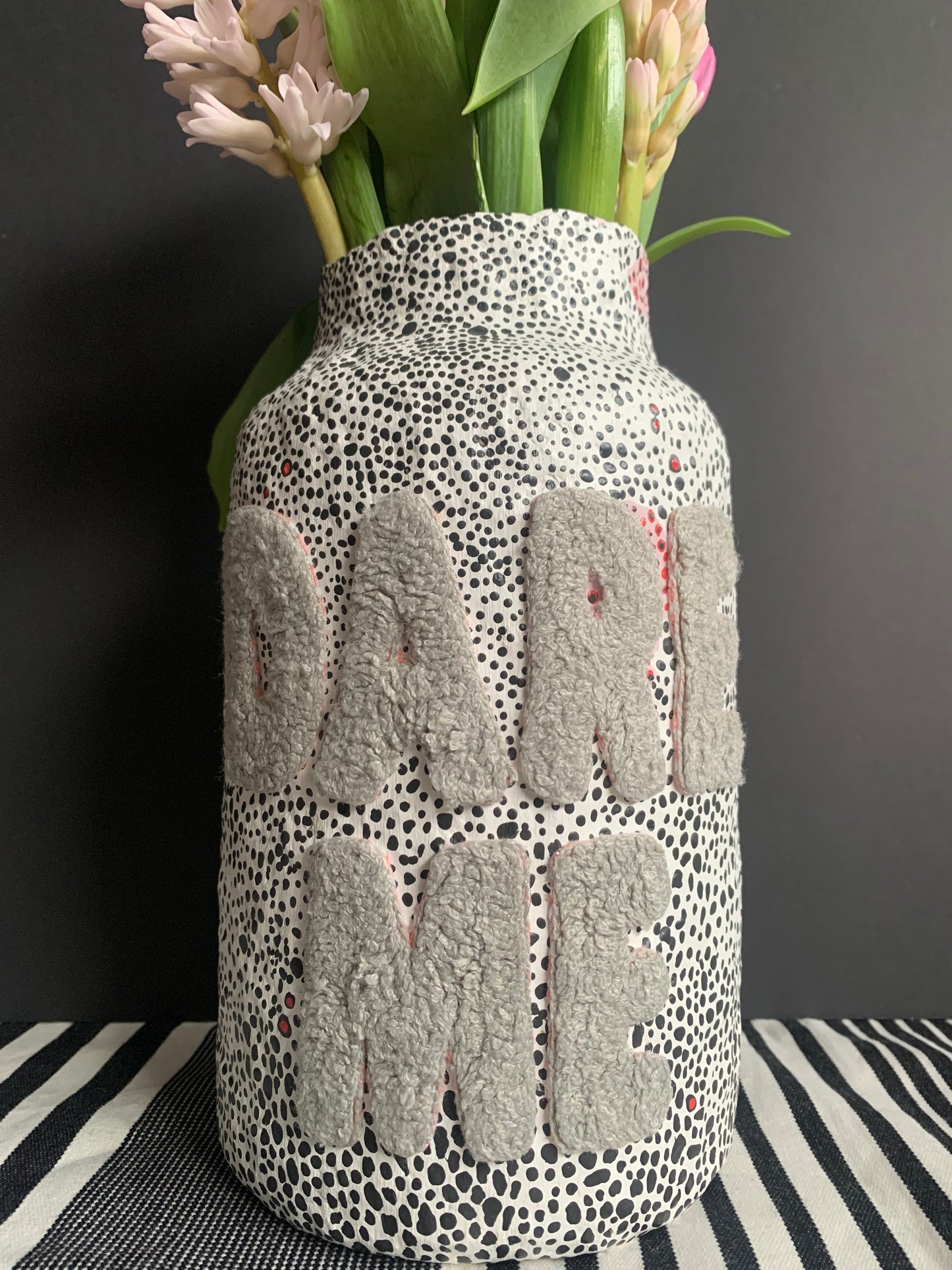 DARE ME vase