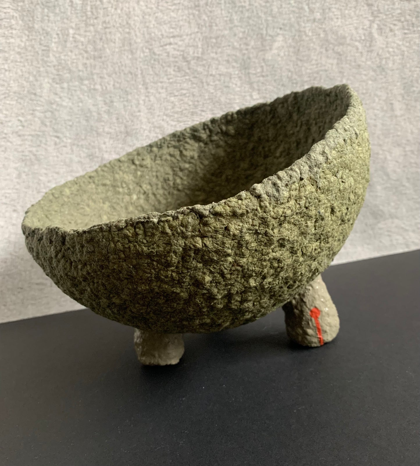 Tilted bowl